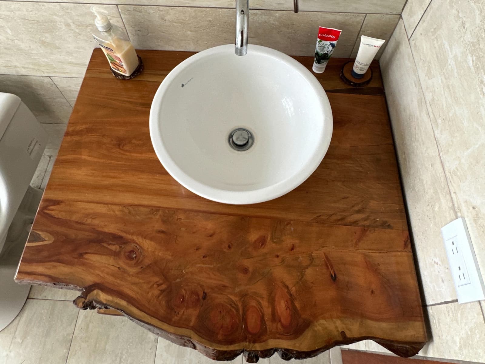 Shared bathroom photo 1